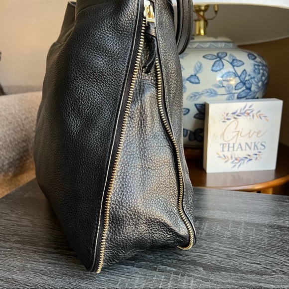 Tory Burch Expandable Black Leather Shoulder Bag! Excellent Condition! - Picture 5 of 13